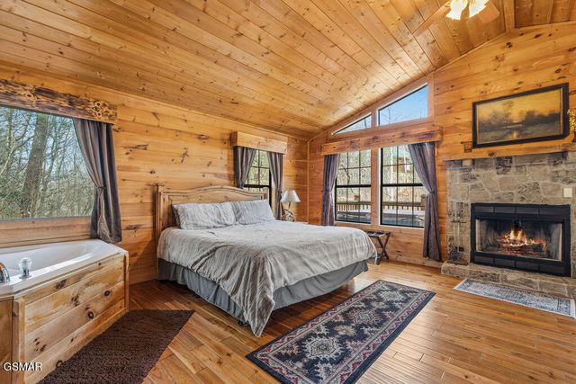 1418 School House Gap Road, Sevierville, TN 37876