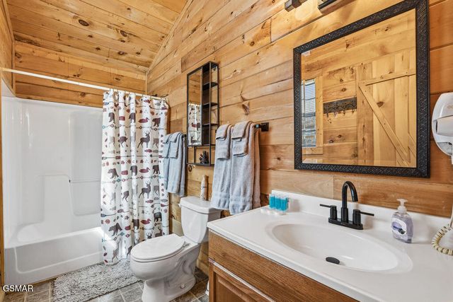 1418 School House Gap Road, Sevierville, TN 37876