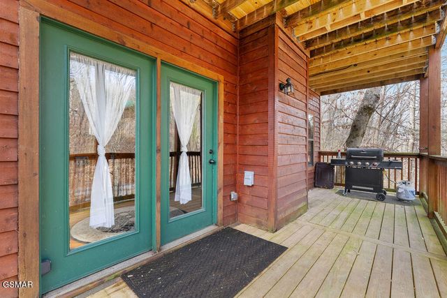 1418 School House Gap Road, Sevierville, TN 37876