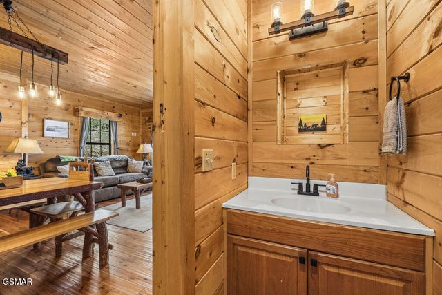 1418 School House Gap Road, Sevierville, TN 37876