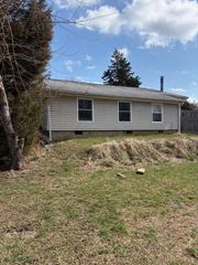 634 N Cato Springs Road, Fayetteville, AR 72701