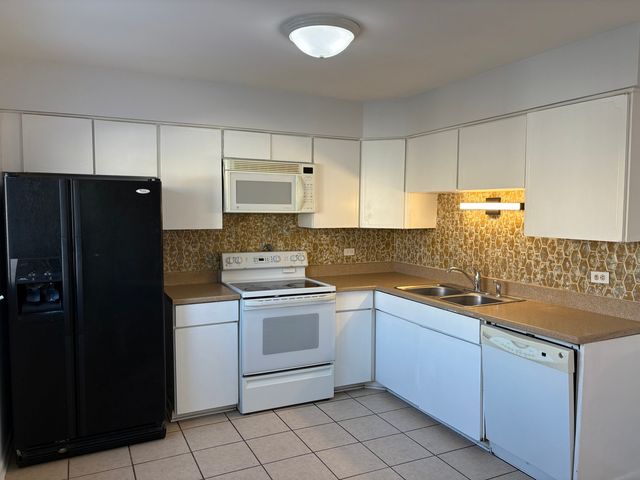 9850 Garden Court, Schiller Park, IL 60176