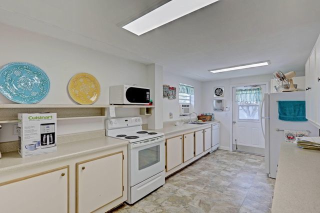 6 Garden Street E 108p, Tequesta, FL 33469