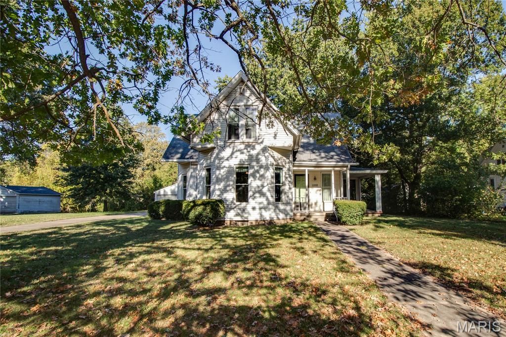 Image 1 of property listing at 2308 Brown Street, Alton, IL 62002