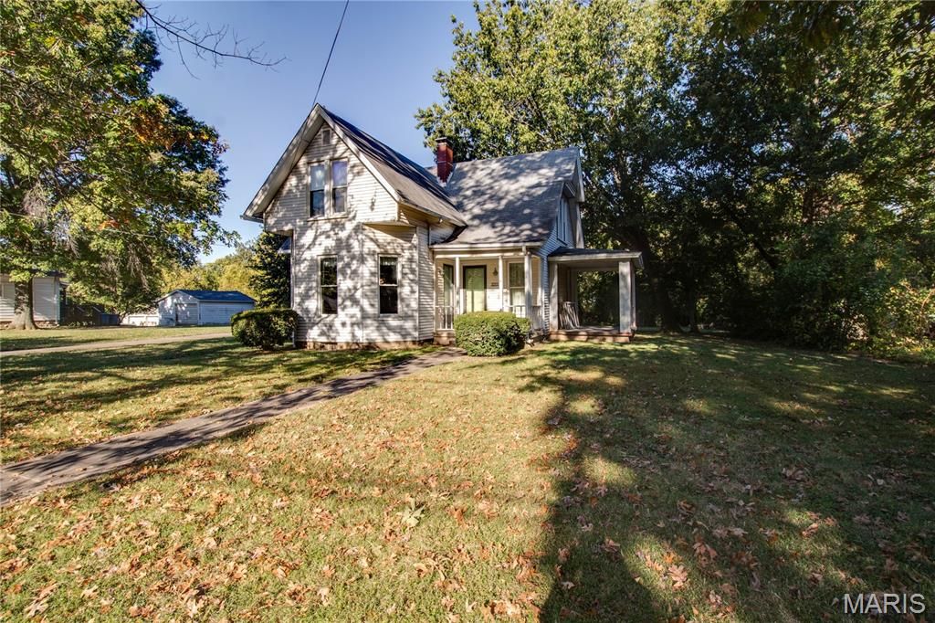 Image 2 of property listing at 2308 Brown Street, Alton, IL 62002