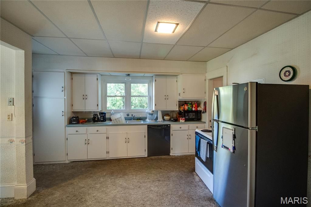 Image 19 of property listing at 2308 Brown Street, Alton, IL 62002