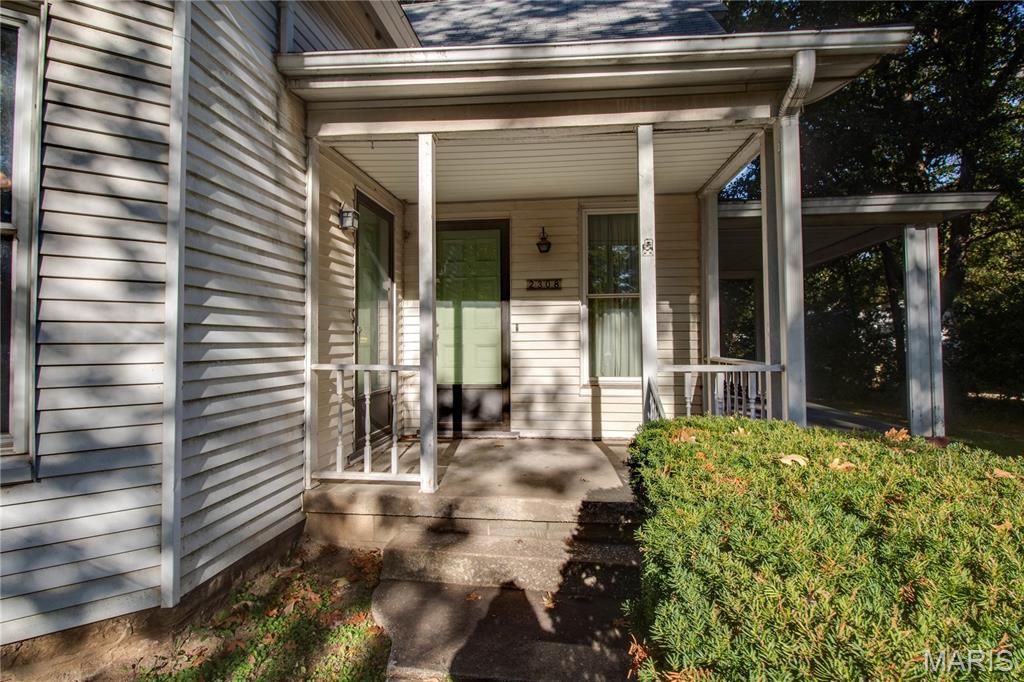 Image 3 of property listing at 2308 Brown Street, Alton, IL 62002