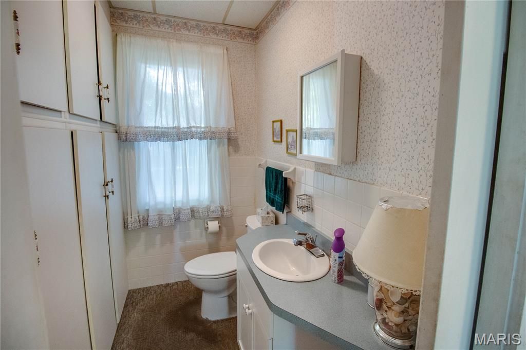 Image 21 of property listing at 2308 Brown Street, Alton, IL 62002