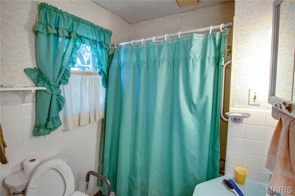 Image 38 of property listing at 2308 Brown Street, Alton, IL 62002