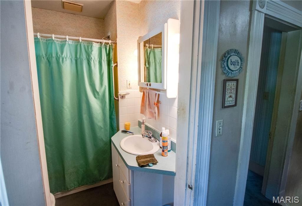 Image 39 of property listing at 2308 Brown Street, Alton, IL 62002