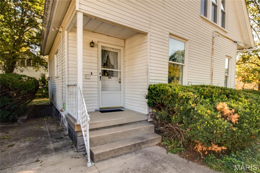 Image 43 of property listing at 2308 Brown Street, Alton, IL 62002