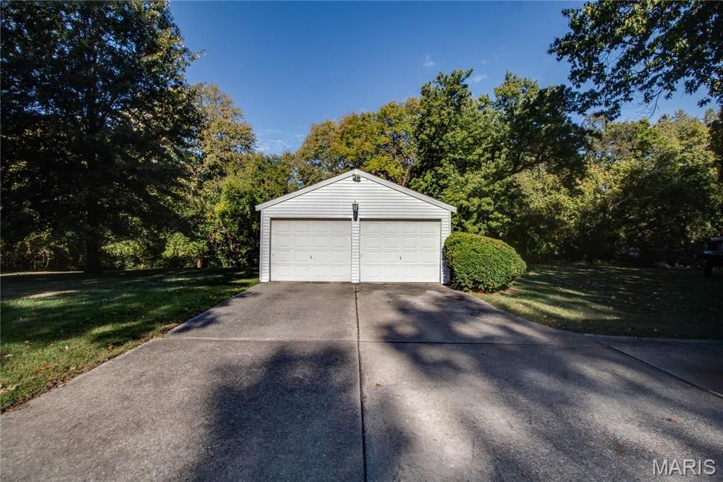 Image 44 of property listing at 2308 Brown Street, Alton, IL 62002