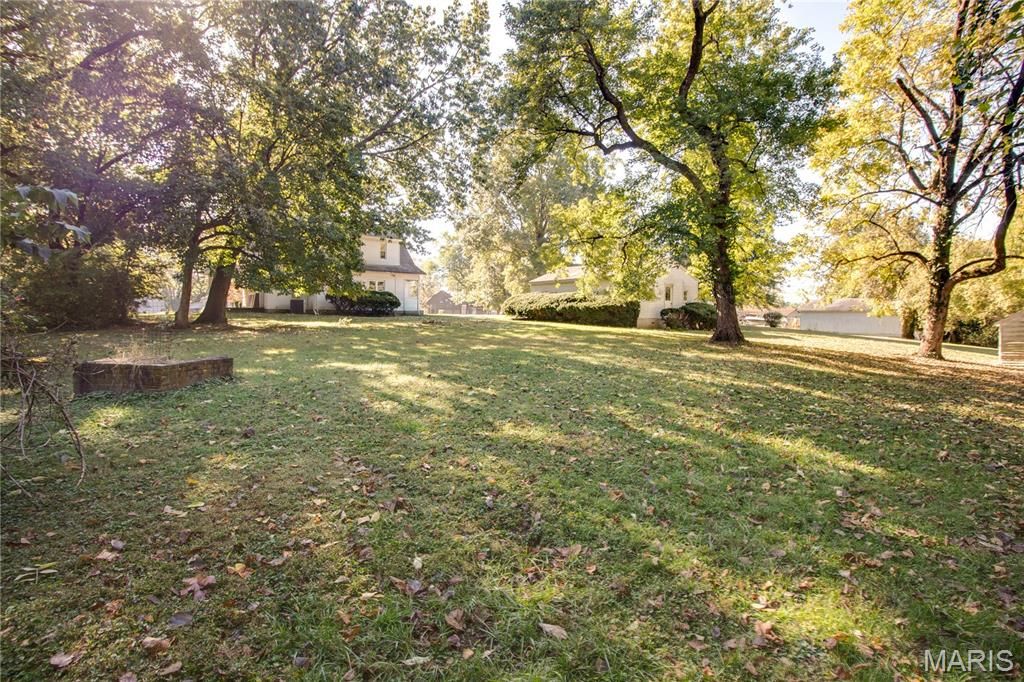 Image 47 of property listing at 2308 Brown Street, Alton, IL 62002