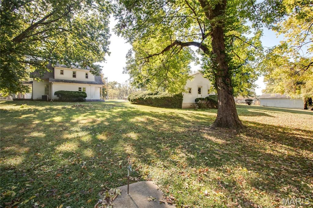 Image 48 of property listing at 2308 Brown Street, Alton, IL 62002