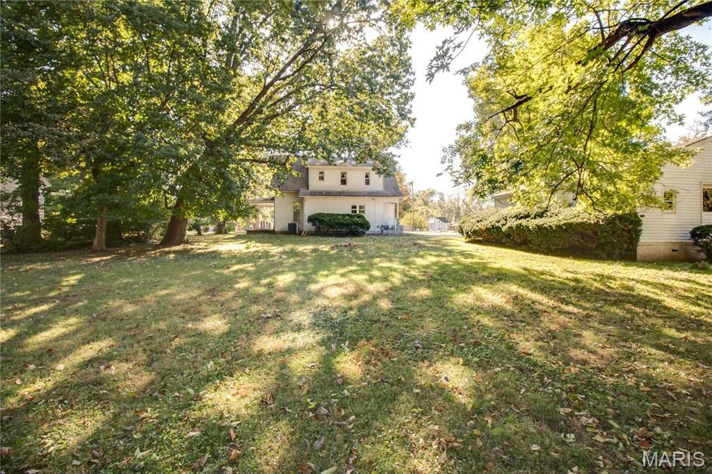 Image 49 of property listing at 2308 Brown Street, Alton, IL 62002