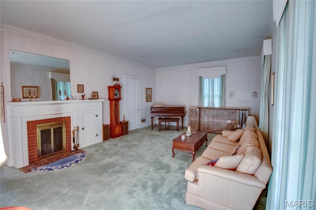 Image 7 of property listing at 2308 Brown Street, Alton, IL 62002