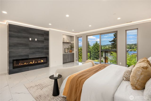 6821 96th Avenue SE, Mercer Island, WA 98040