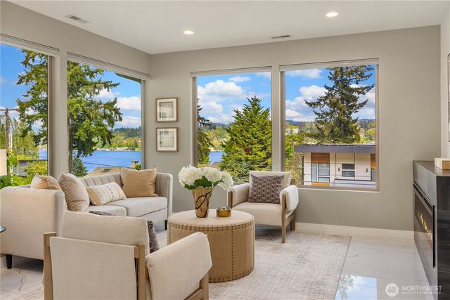 6821 96th Avenue SE, Mercer Island, WA 98040