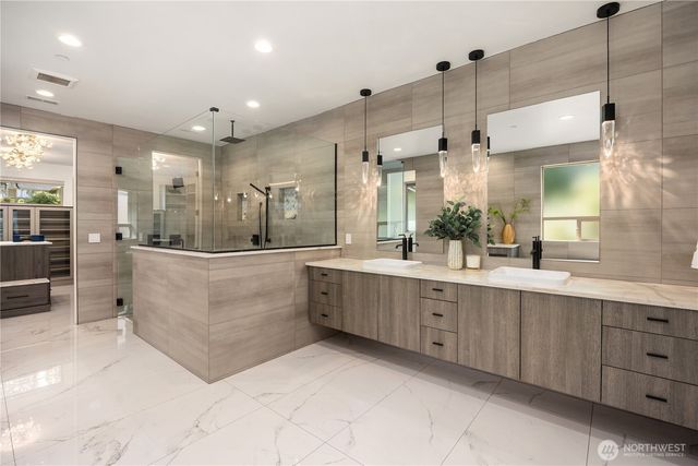 6821 96th Avenue SE, Mercer Island, WA 98040