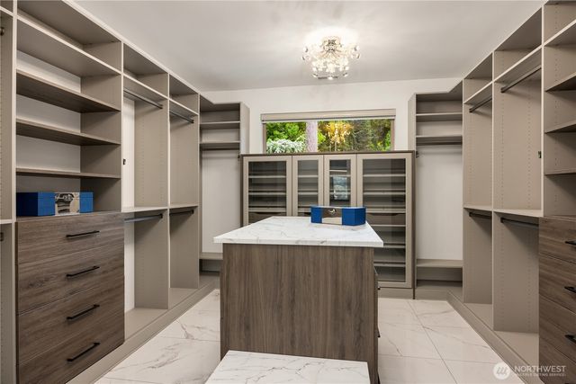 6821 96th Avenue SE, Mercer Island, WA 98040