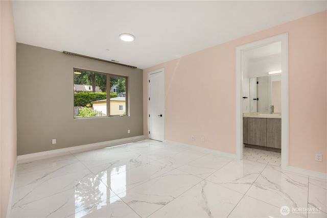 6821 96th Avenue SE, Mercer Island, WA 98040