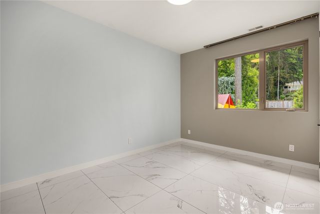 6821 96th Avenue SE, Mercer Island, WA 98040