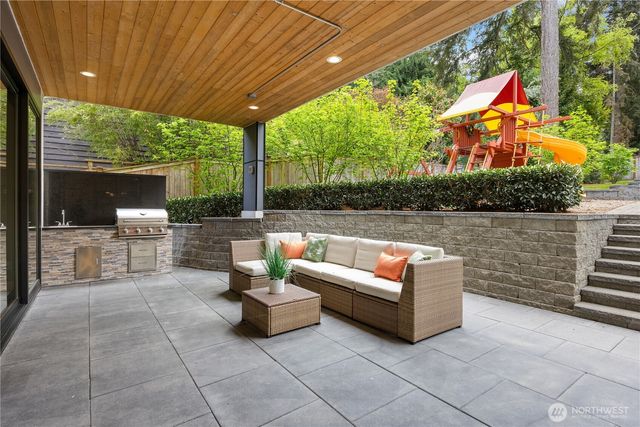 6821 96th Avenue SE, Mercer Island, WA 98040