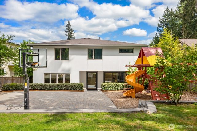 6821 96th Avenue SE, Mercer Island, WA 98040