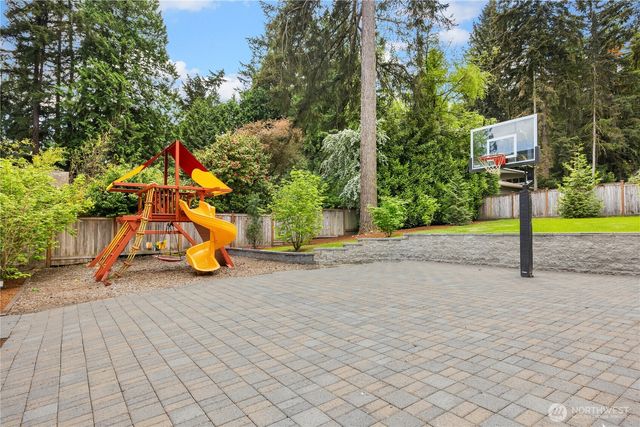 6821 96th Avenue SE, Mercer Island, WA 98040