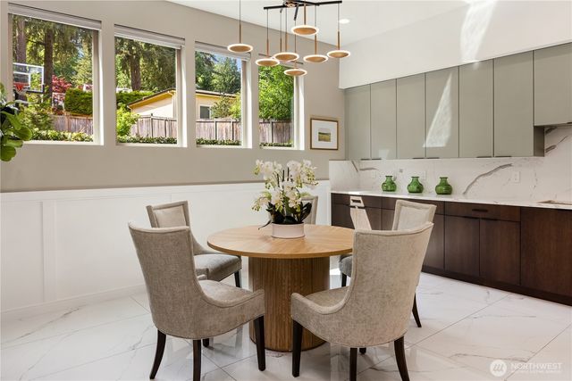 6821 96th Avenue SE, Mercer Island, WA 98040