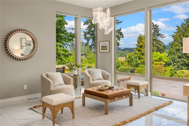 6821 96th Avenue SE, Mercer Island, WA 98040