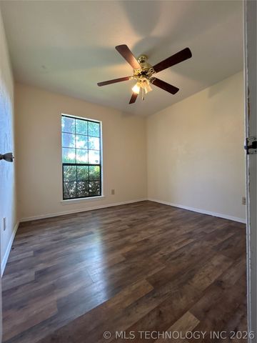 2707 S Oak Place, Broken Arrow, OK 74012