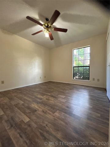 2707 S Oak Place, Broken Arrow, OK 74012