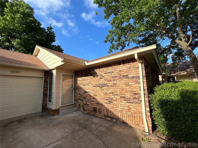 2707 S Oak Place, Broken Arrow, OK 74012