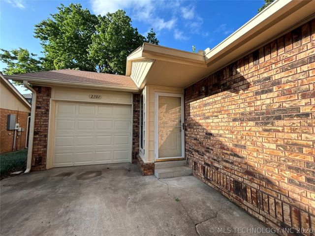 2707 S Oak Place, Broken Arrow, OK 74012