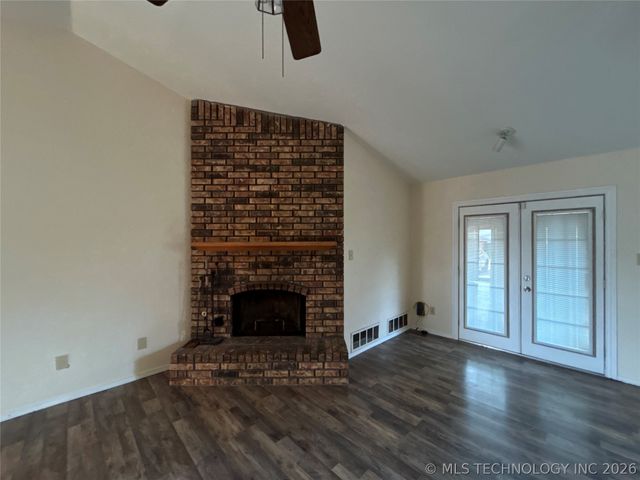 2707 S Oak Place, Broken Arrow, OK 74012