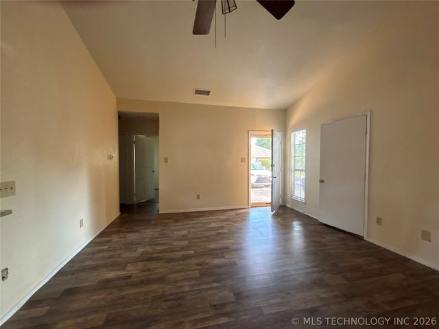 2707 S Oak Place, Broken Arrow, OK 74012