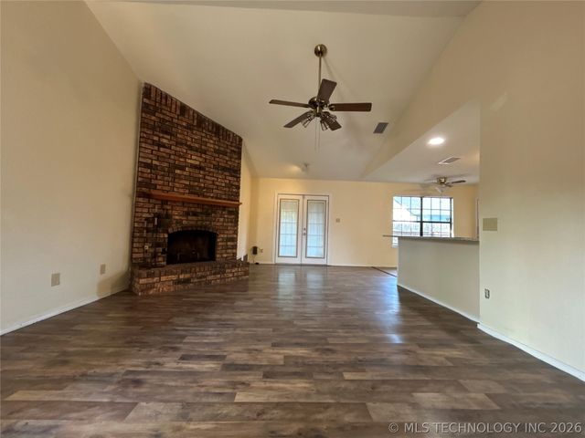 2707 S Oak Place, Broken Arrow, OK 74012