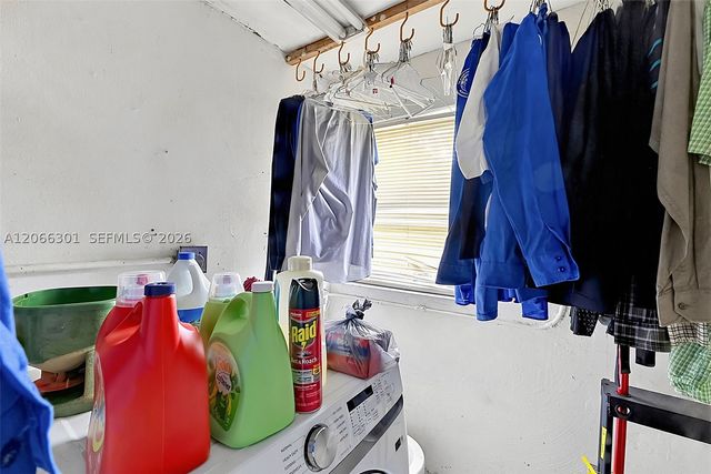1200 NE 131st St, North Miami, FL 33161