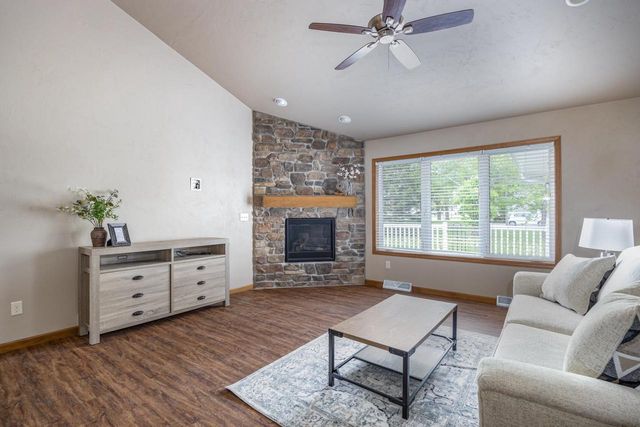 610 HARVEST TRAIL, Appleton, WI 54913
