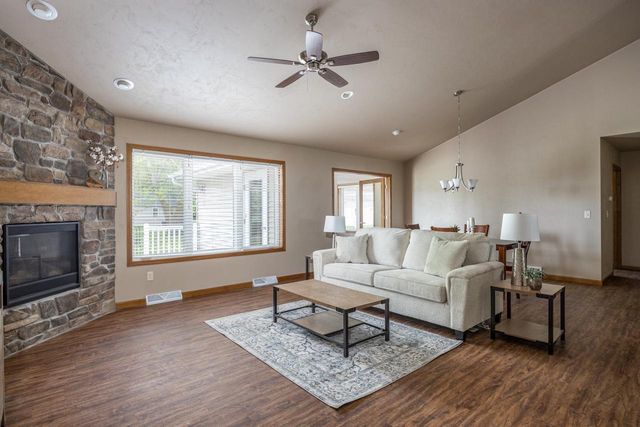 610 HARVEST TRAIL, Appleton, WI 54913