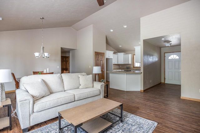 610 HARVEST TRAIL, Appleton, WI 54913