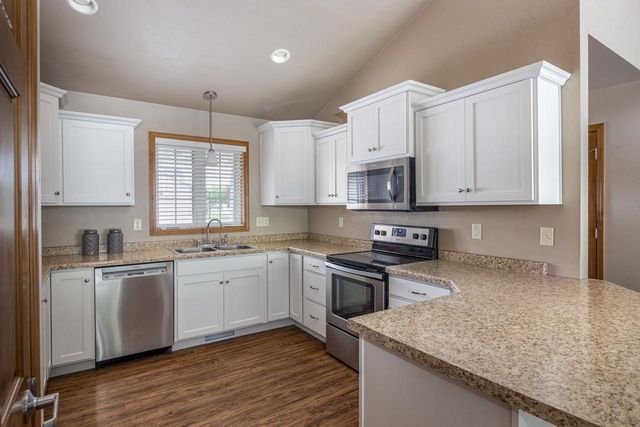 610 HARVEST TRAIL, Appleton, WI 54913