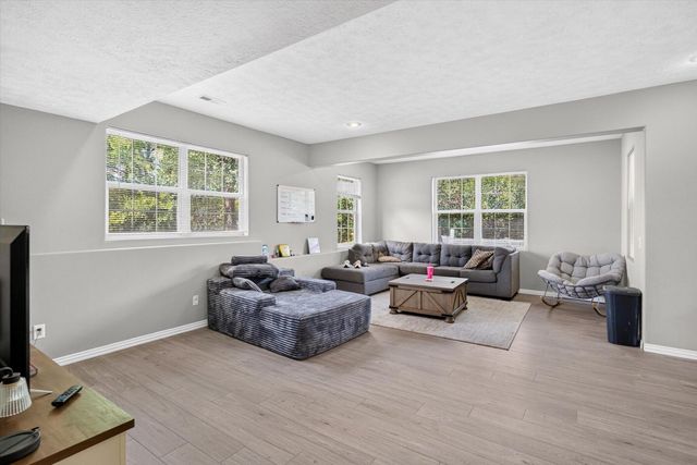 608 S Cully Avenue, Republic, MO 65738