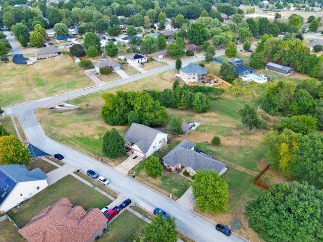 608 S Cully Avenue, Republic, MO 65738