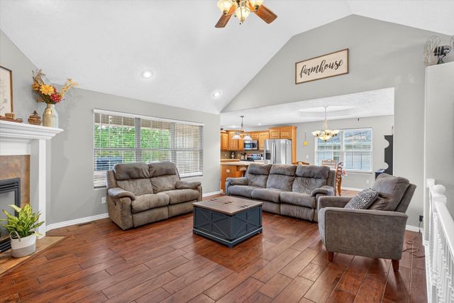 608 S Cully Avenue, Republic, MO 65738