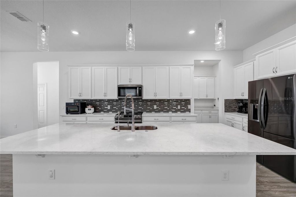 Image 14 of property listing at 12929 WESTSIDE VILLAGE LOOP, Windermere, FL 34786