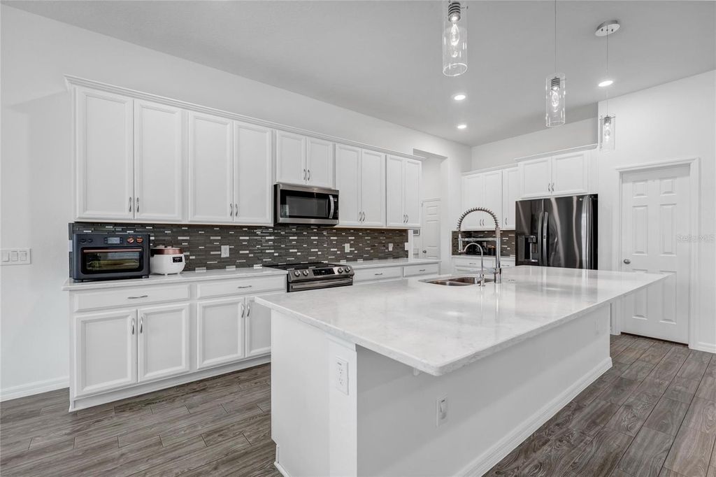 Image 15 of property listing at 12929 WESTSIDE VILLAGE LOOP, Windermere, FL 34786