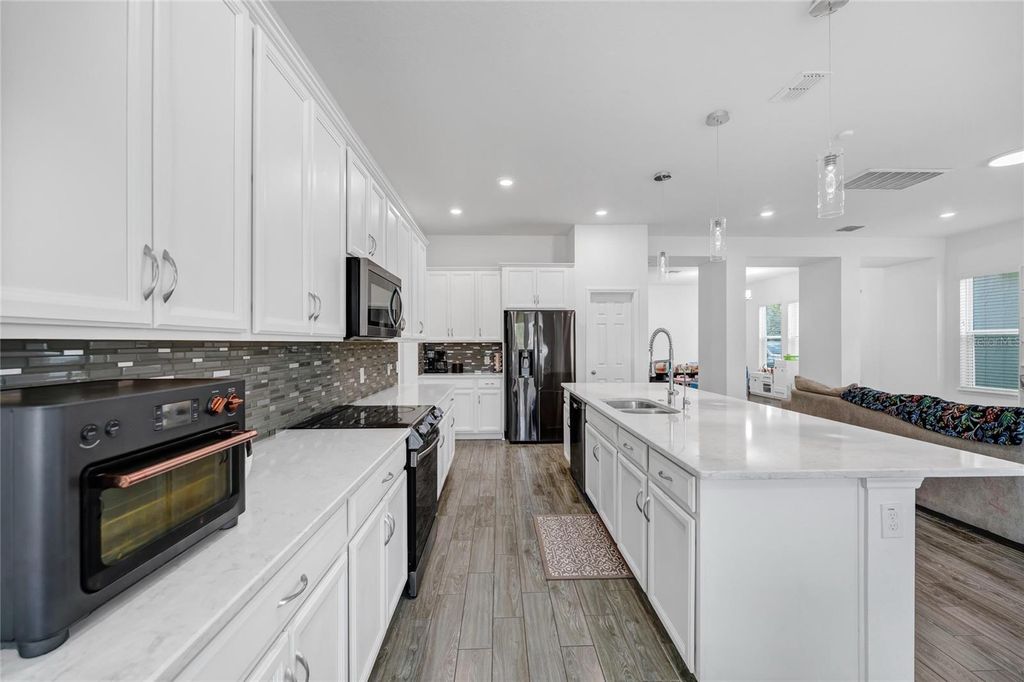 Image 16 of property listing at 12929 WESTSIDE VILLAGE LOOP, Windermere, FL 34786