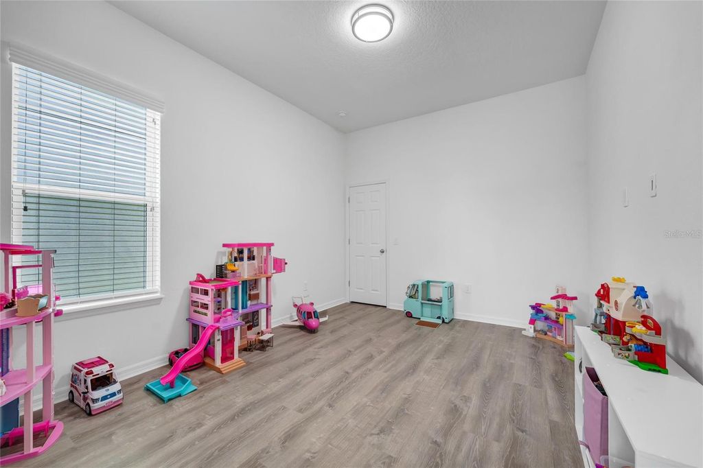 Image 22 of property listing at 12929 WESTSIDE VILLAGE LOOP, Windermere, FL 34786